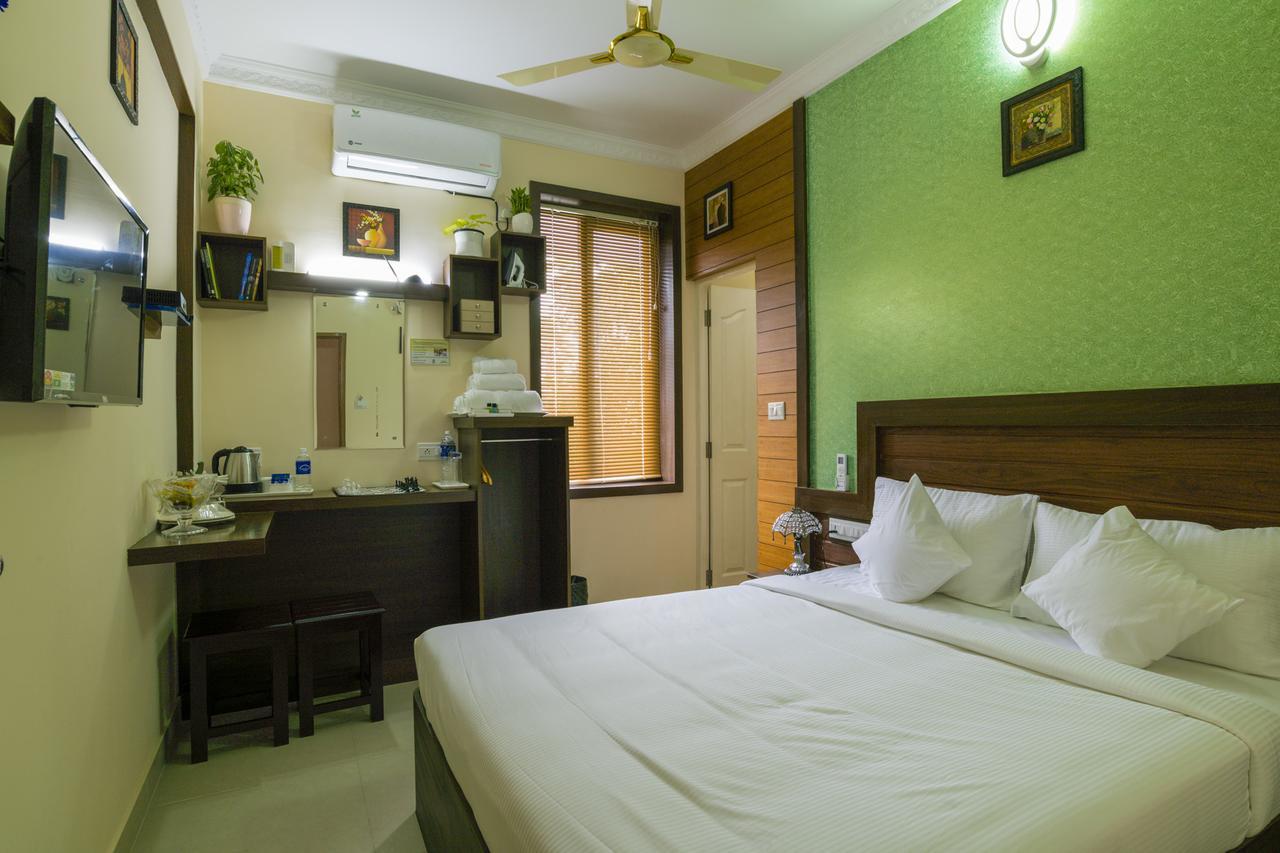 Blue Bell Cochin Airport Hotel Недумбассери Экстерьер фото