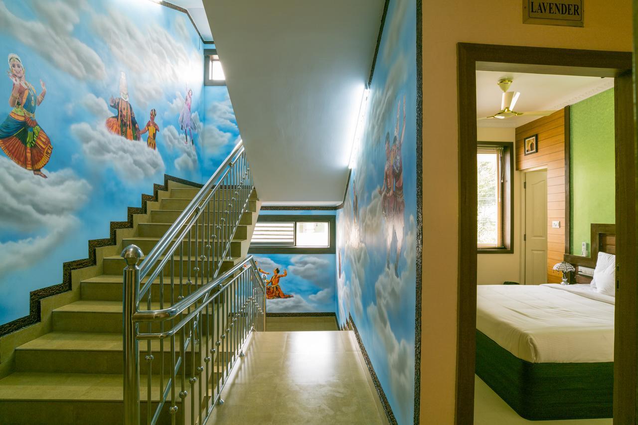 Blue Bell Cochin Airport Hotel Недумбассери Экстерьер фото