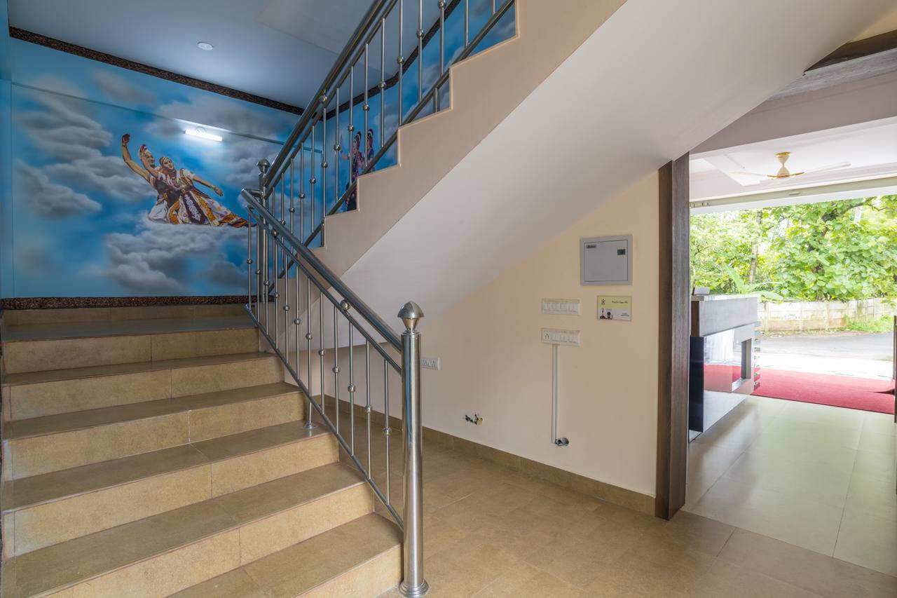 Blue Bell Cochin Airport Hotel Недумбассери Экстерьер фото